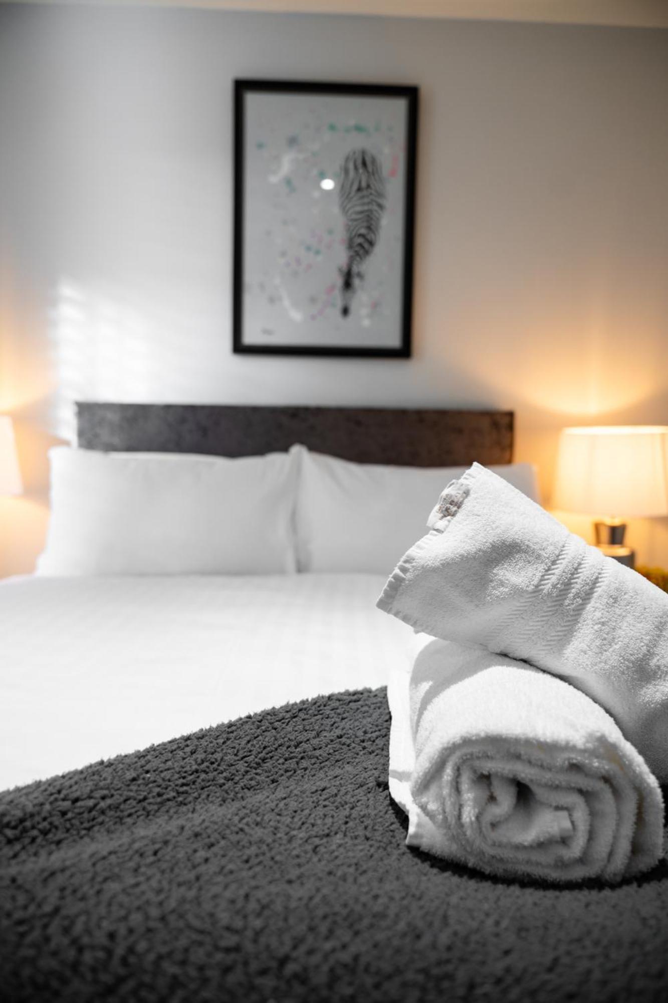 Escape Ordinary At Lough Erne Golf Village Enniskillen Eksteriør billede